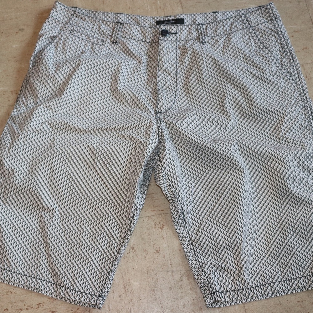 Black and White Patterned Shorts - Sean John